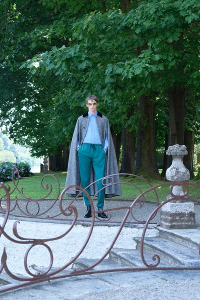 Look 50